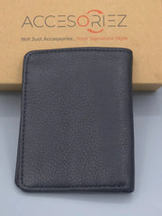Black leather wallet on a light gray surface with 'Accesoriez' branding in the background.