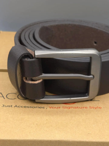 Brown leather belt with silver buckle on a box with 'Accordo' branding.