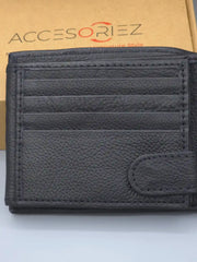 Black leather wallet on a light gray background with 'Accesoriz' branding.