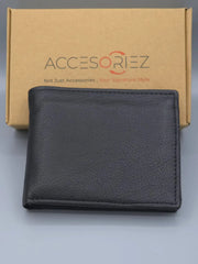 Black leather wallet in front of a cardboard box with 'Accesorieez' branding.