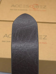Black leather shoe insole on a cardboard box with 'Accesoriez' branding.
